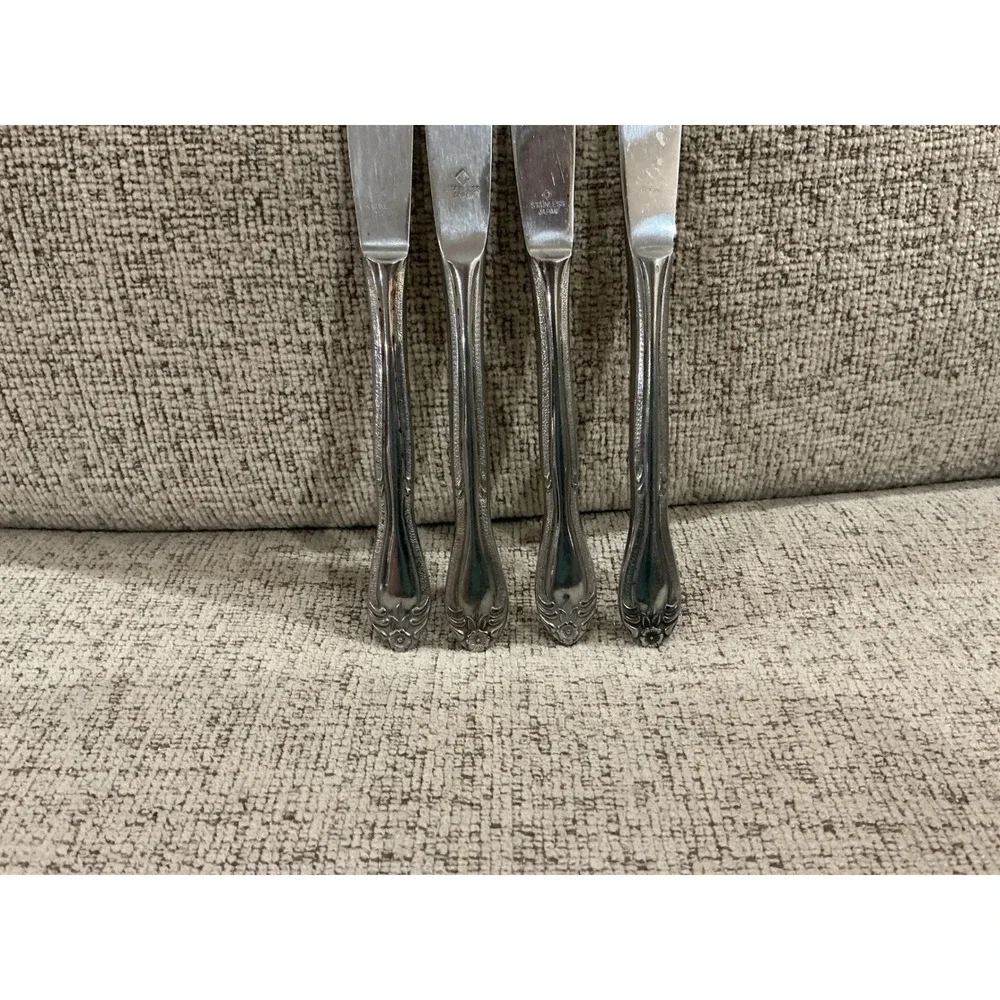 Vintage Stainless Japan Floral Scroll Dinner Knives Serrated Set of 4 Silverware
